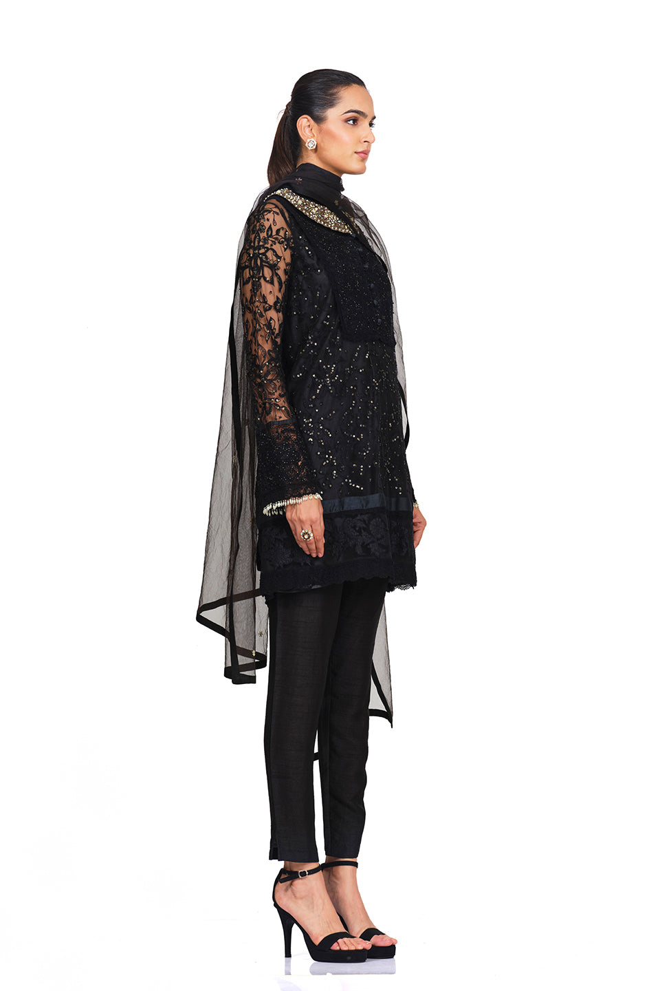 Detailed round Threadwork tunic with floral applique