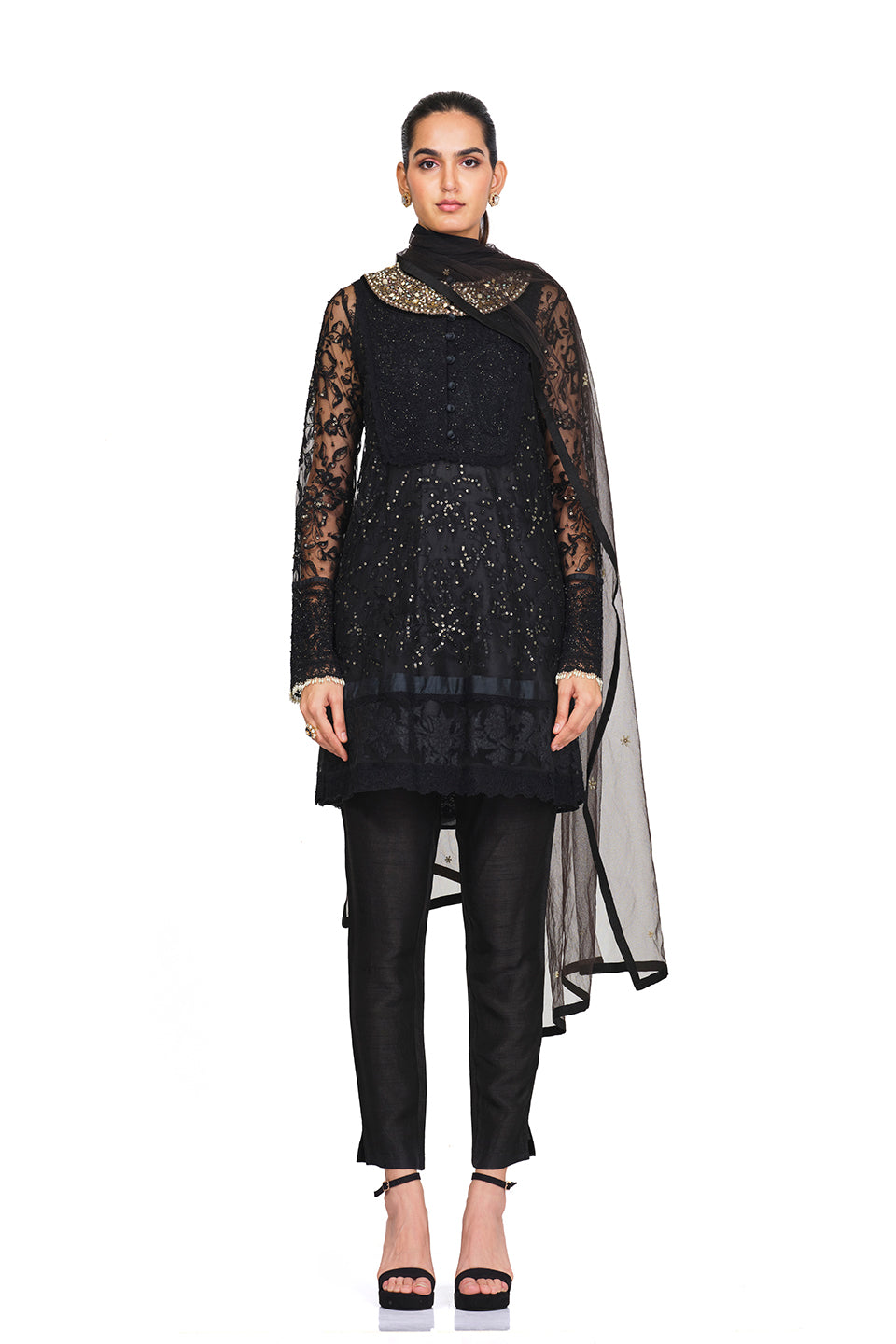 Detailed round Threadwork tunic with floral applique