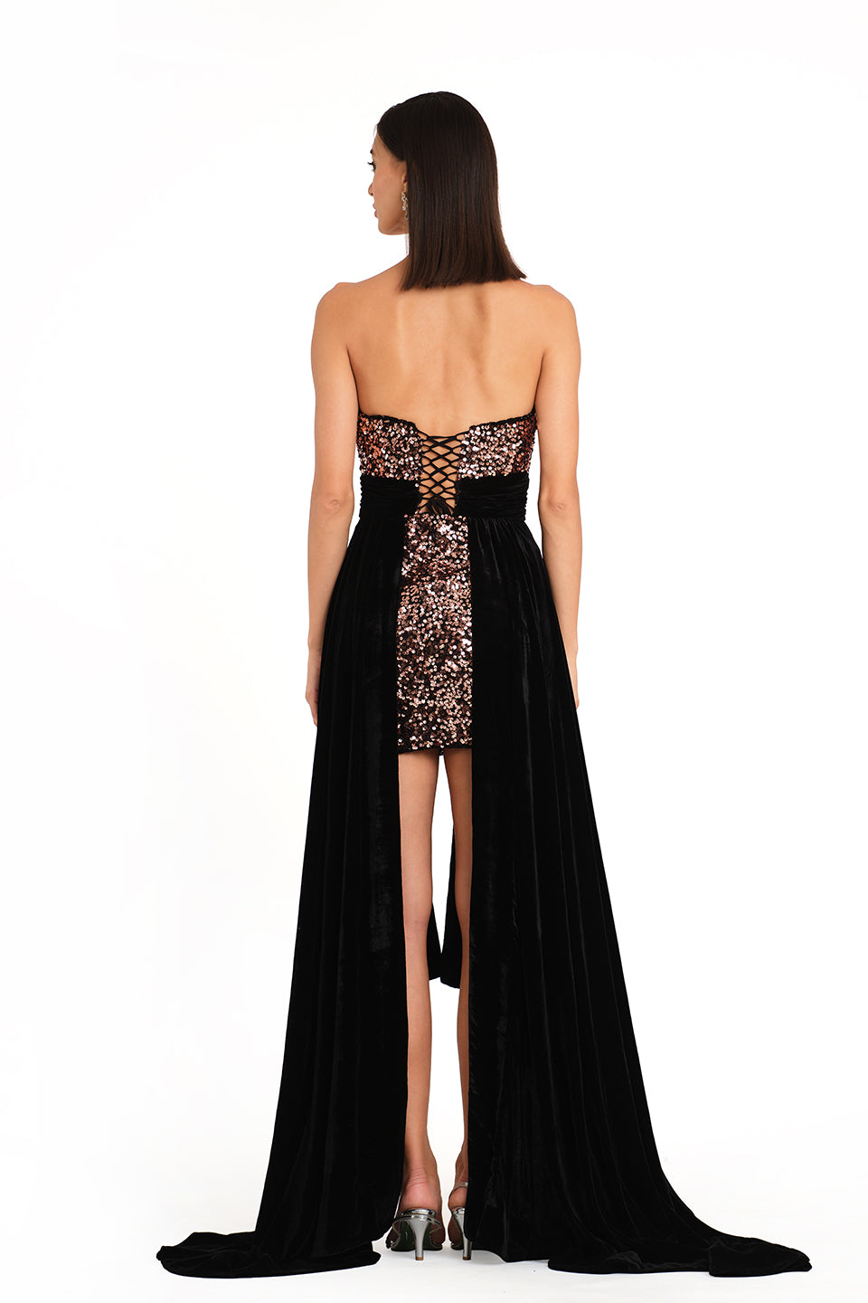Short tube gown qith velvet drape
