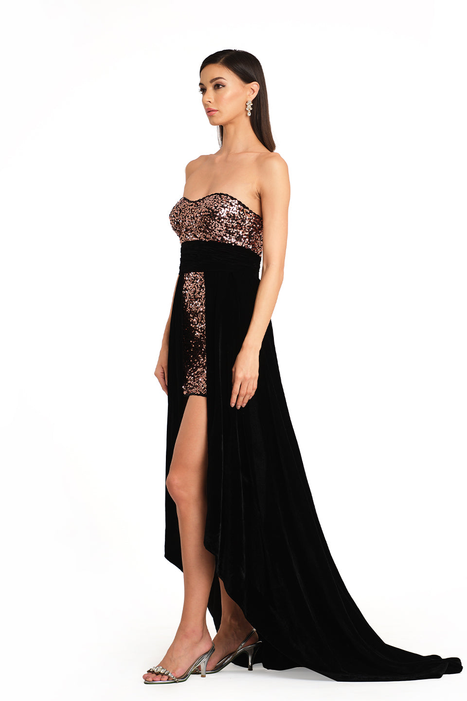 Short tube gown qith velvet drape